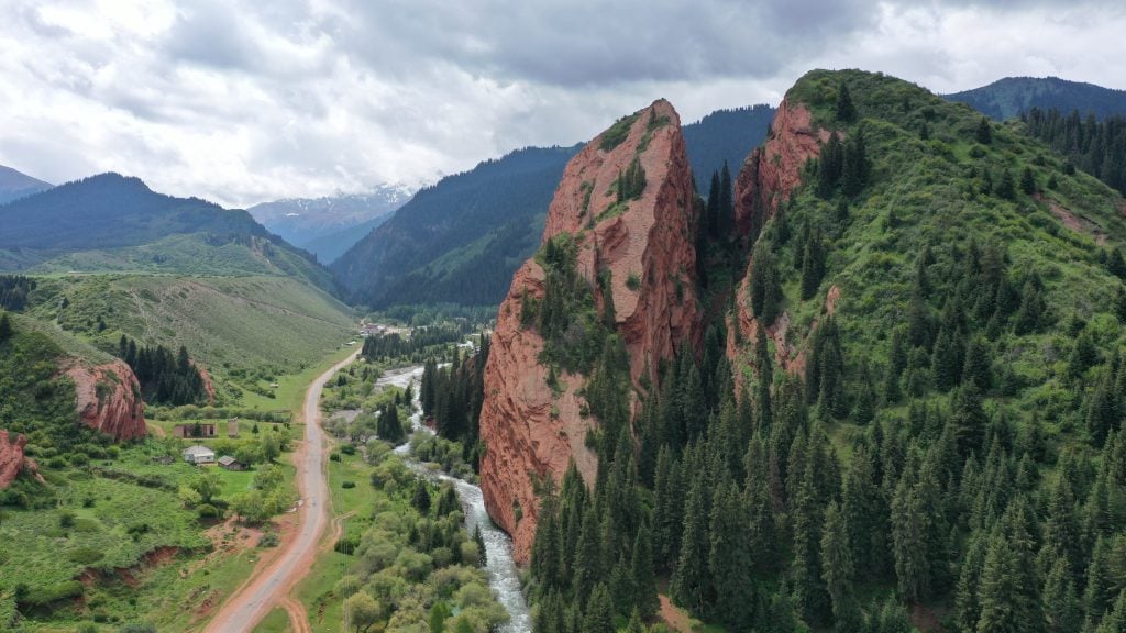 Giorno 6. Karakol-Jeti Oguz-Skazka-Bokonbaevo