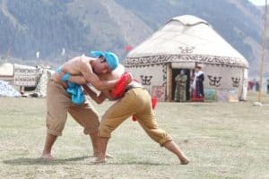 The national sport of the Kyrgyz people is kuresh | Travel Land